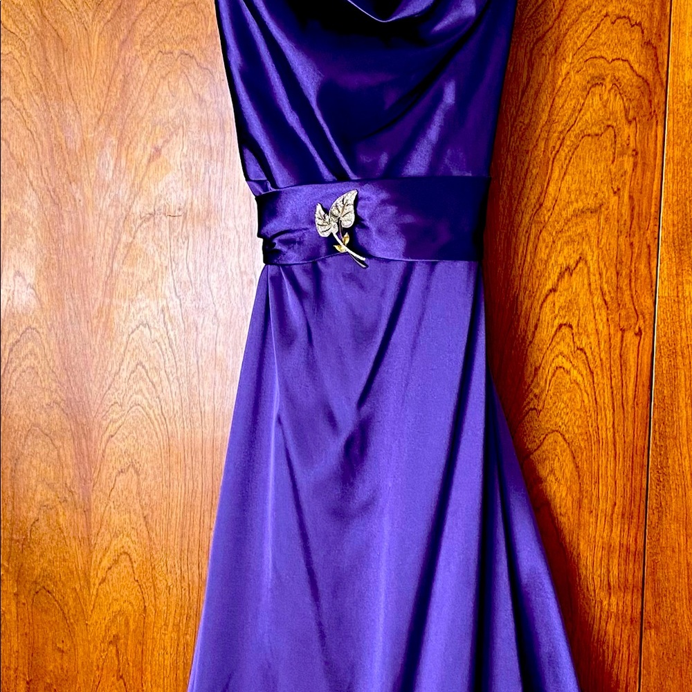 Evening dress with Crystal broach accessory